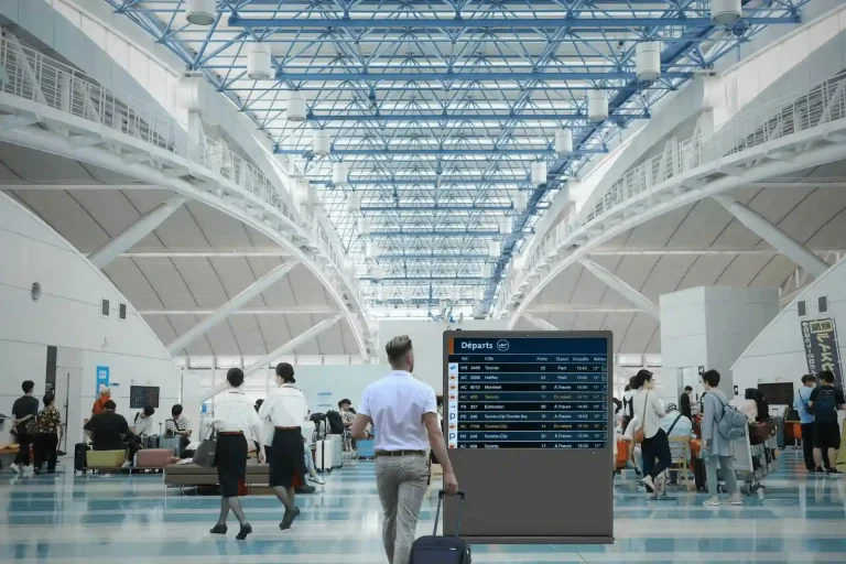wide-screen digital signage-1